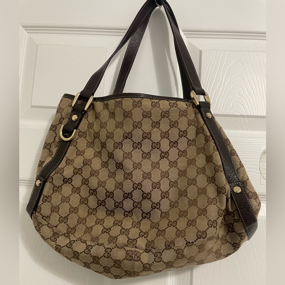 Vintage GUCCI hobo bag .It’s médium size made in italy